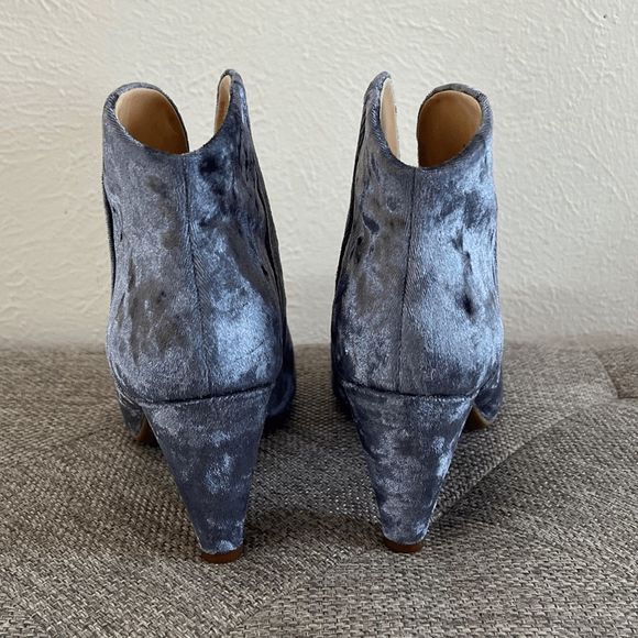 Vince Camuto Evanata pastel blue crushed velvet ANKLE BOOTS size 8W wide calf - Picture 4 of 9